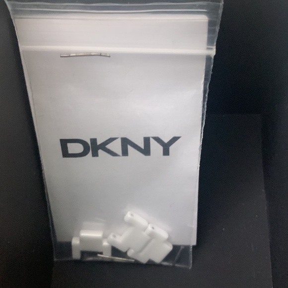 DKNY watch - Picture 3 of 3